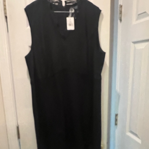 Sleeveless Black Dress - Picture 6 of 6